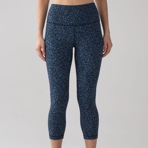 Lululemon Wunder Under Crop (Hi-Rise)
Daisy Dust Illuminight Black, Sz 10